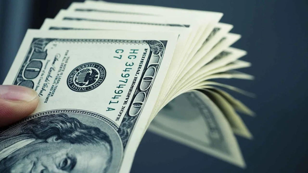 تقرير: سعر الدولار مقابل الجنيه المصري يشهد إشادة دولية اليوم